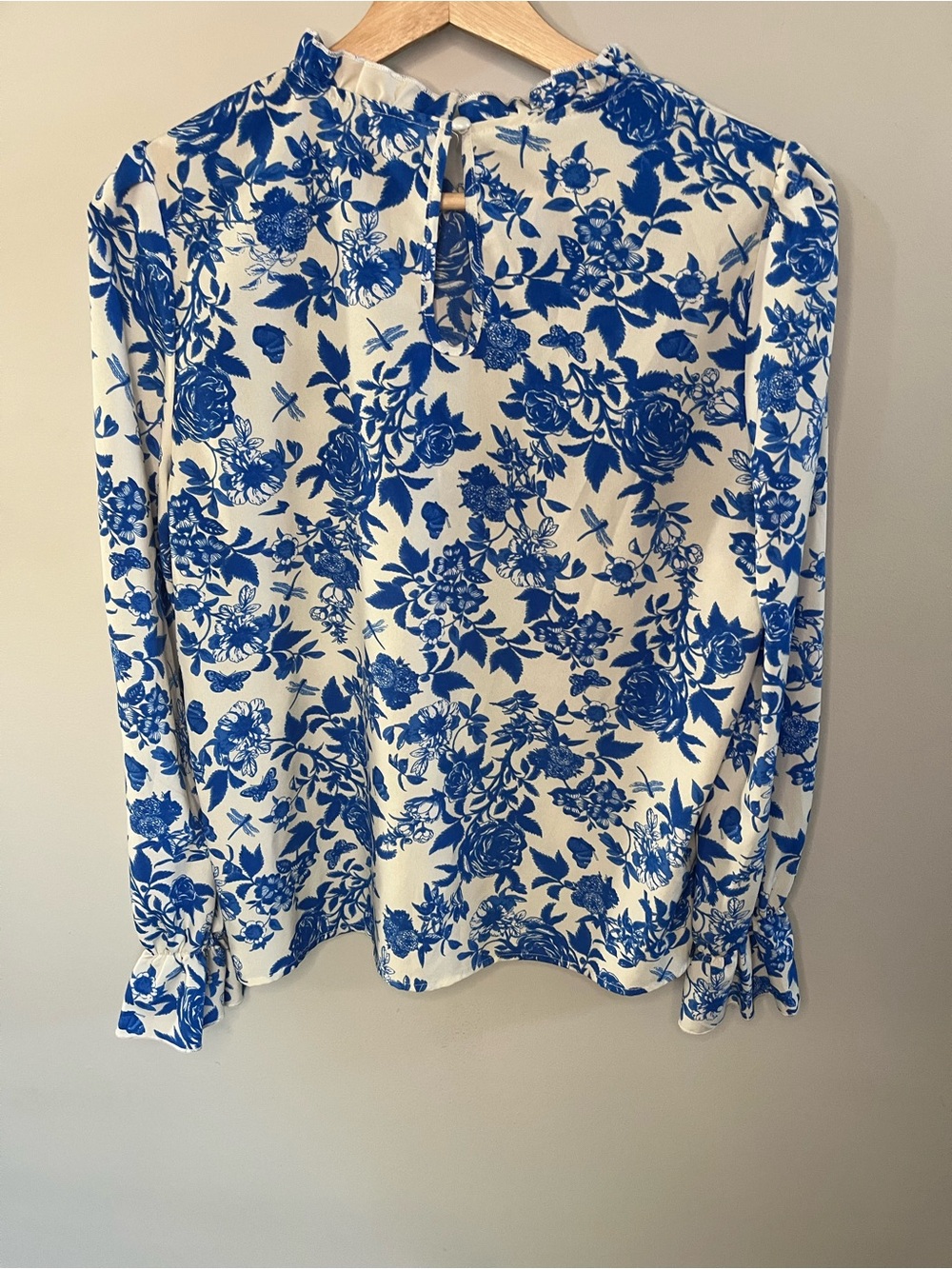 SHEIN Blue White Floral Ruffle Neck Long Sleeve Blouse Top Size 6 M - Picture 2 of 5